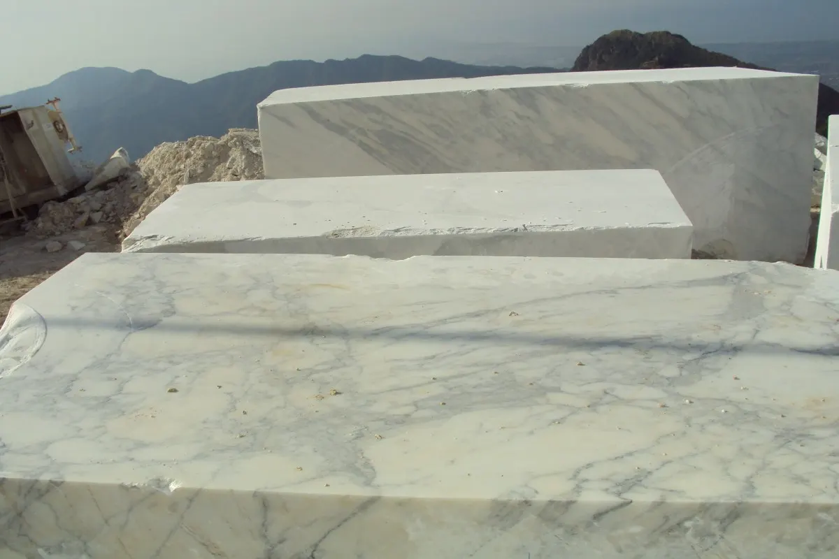 Arabescato marmo, veduta di cava – Marmi di Carrara – grigio chiaro, grigio (40)