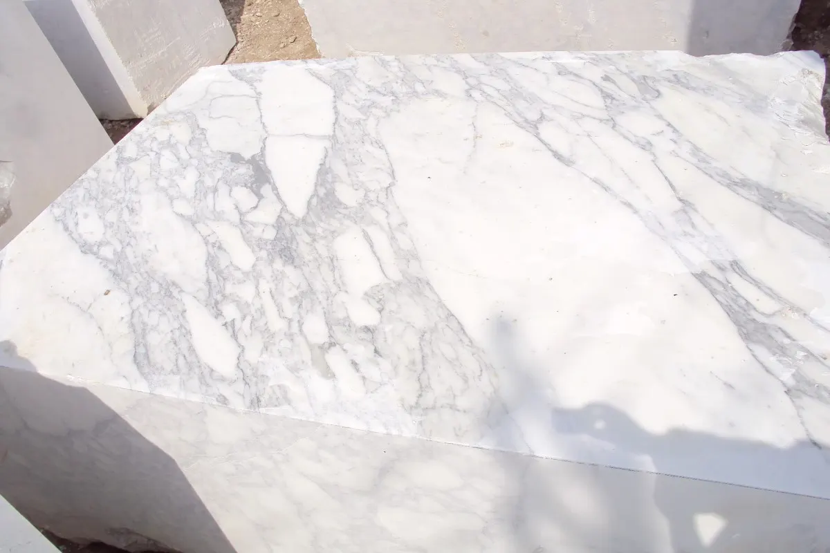 Arabescato marble quarry view – Marmi di Carrara – white, ivory (43)