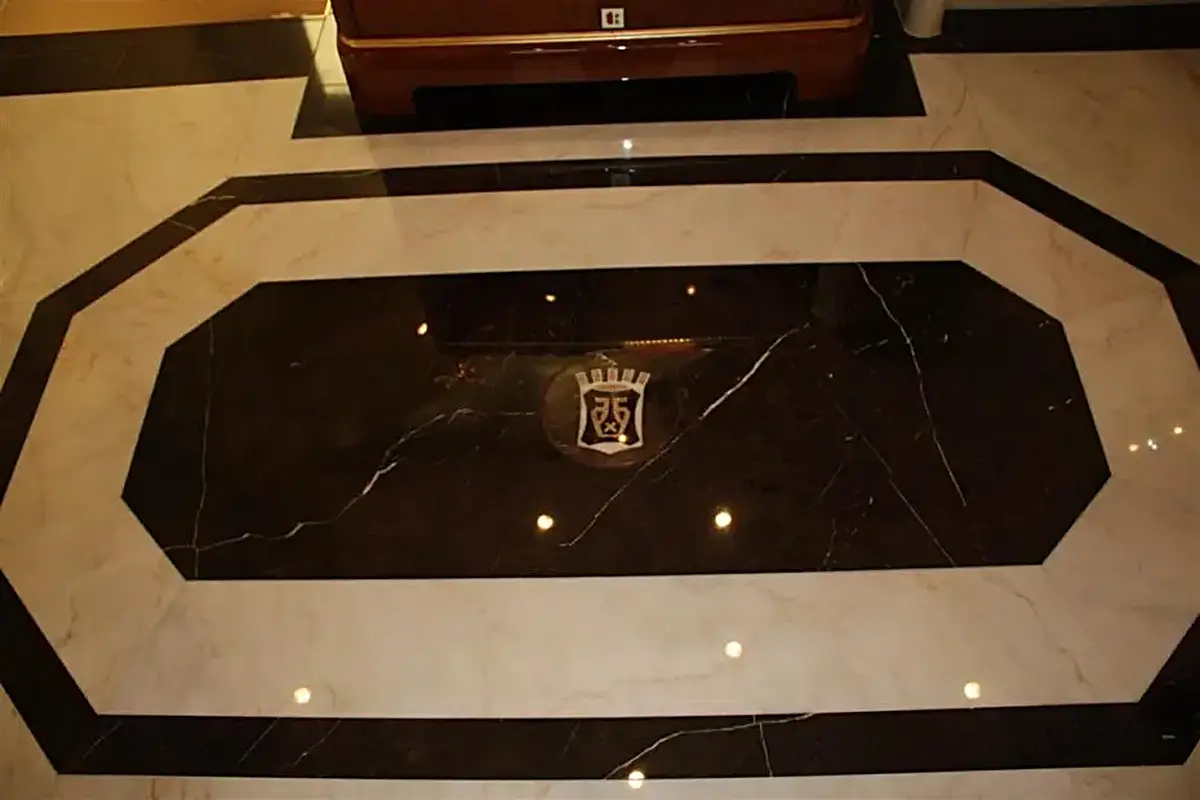 Arabescato marble slab surface – Marmi di Carrara – black, gold (70)