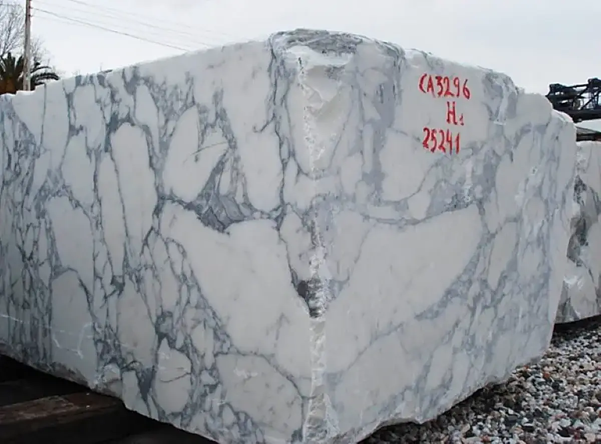 Arabescato marble quarry block – Marmi di Carrara – light grey, grey (71)