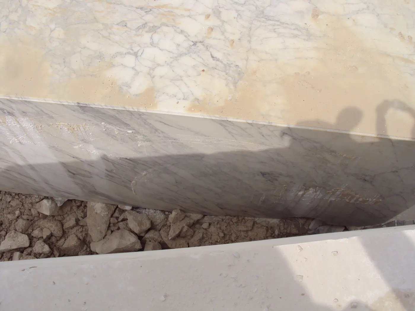 Arabescato marmo, superficie di lastra – Marmi di Carrara – avorio, antracite (8)