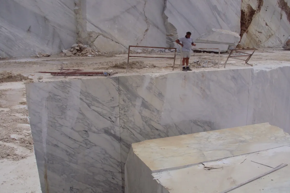 Arabescato Corchia marble quarry view – Marmi di Carrara – grey, green (21)