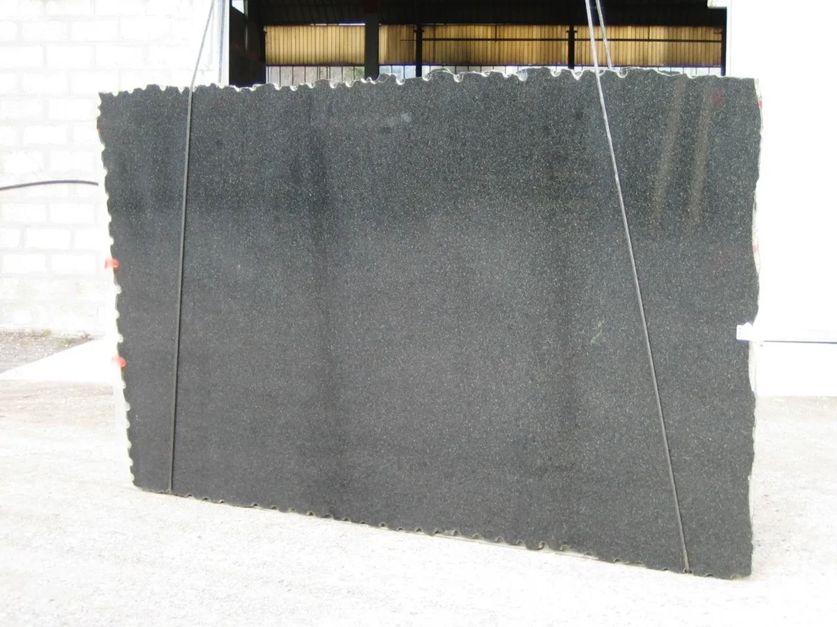 Aracruz mármol, superficie de losa – Marmi di Carrara – gris, blanco (2)