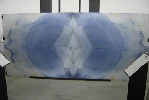 Azul Macaúbas кварцит, поверхность плиты – Marmi di Carrara – светло-серый, белый (26)