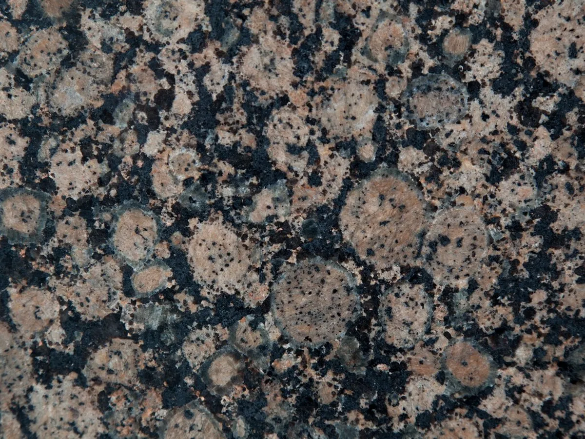 Baltic Brown гранит, полированный образец – Marmi di Carrara – антрацитовый, чёрный (9)