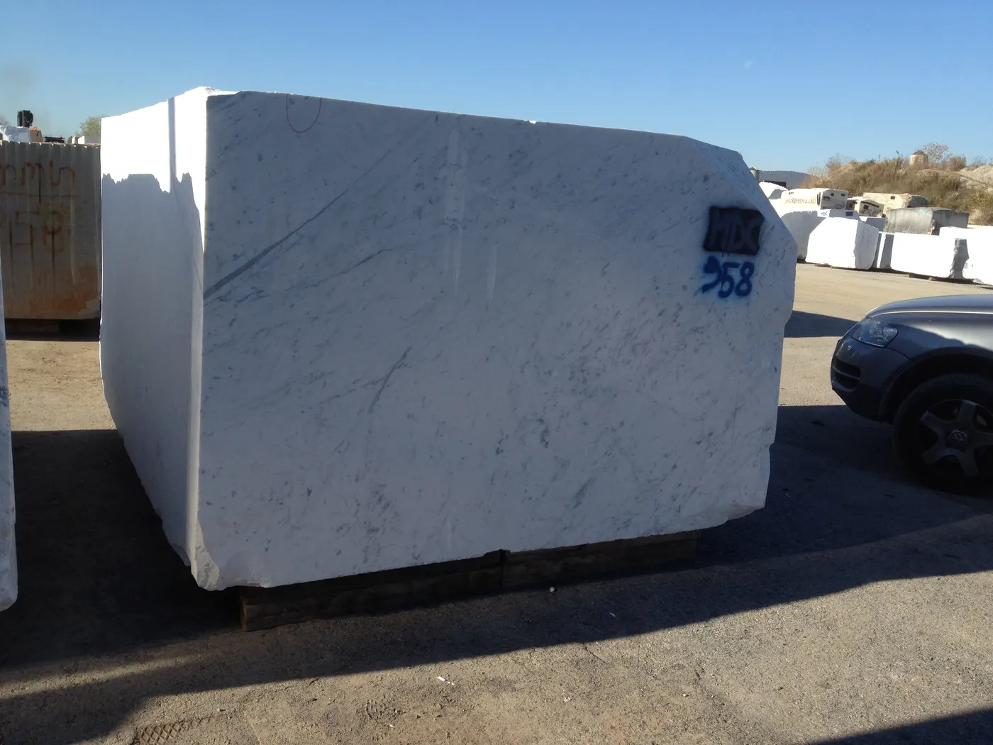 Bianco Carrara marble slab surface – Marmi di Carrara – green, light grey (10)