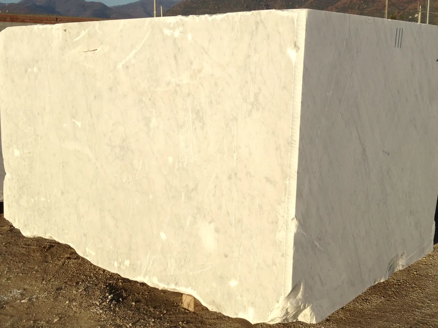 Bianco Carrara marble slab surface – Marmi di Carrara – ivory, grey (38)