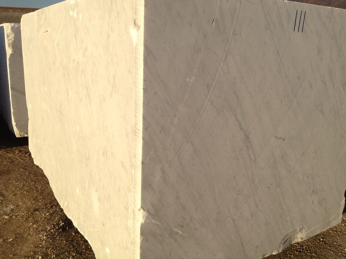 Bianco Carrara marble slab surface – Marmi di Carrara – grey, ivory (40)