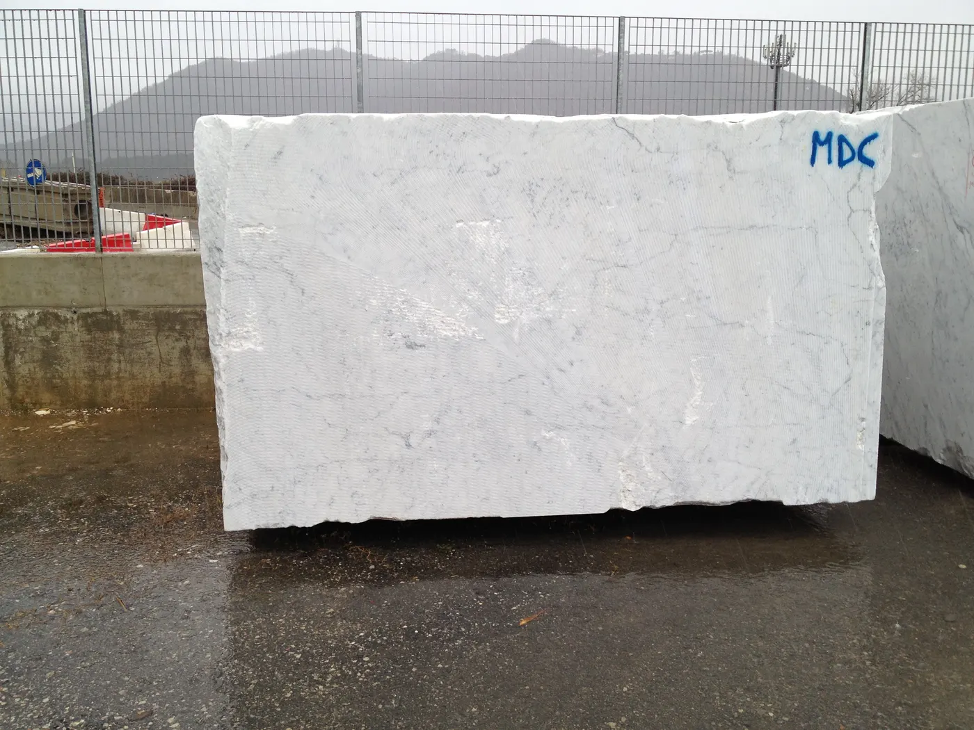 Bianco Carrara mármol, superficie de losa – Marmi di Carrara – marfil, antracita (53)