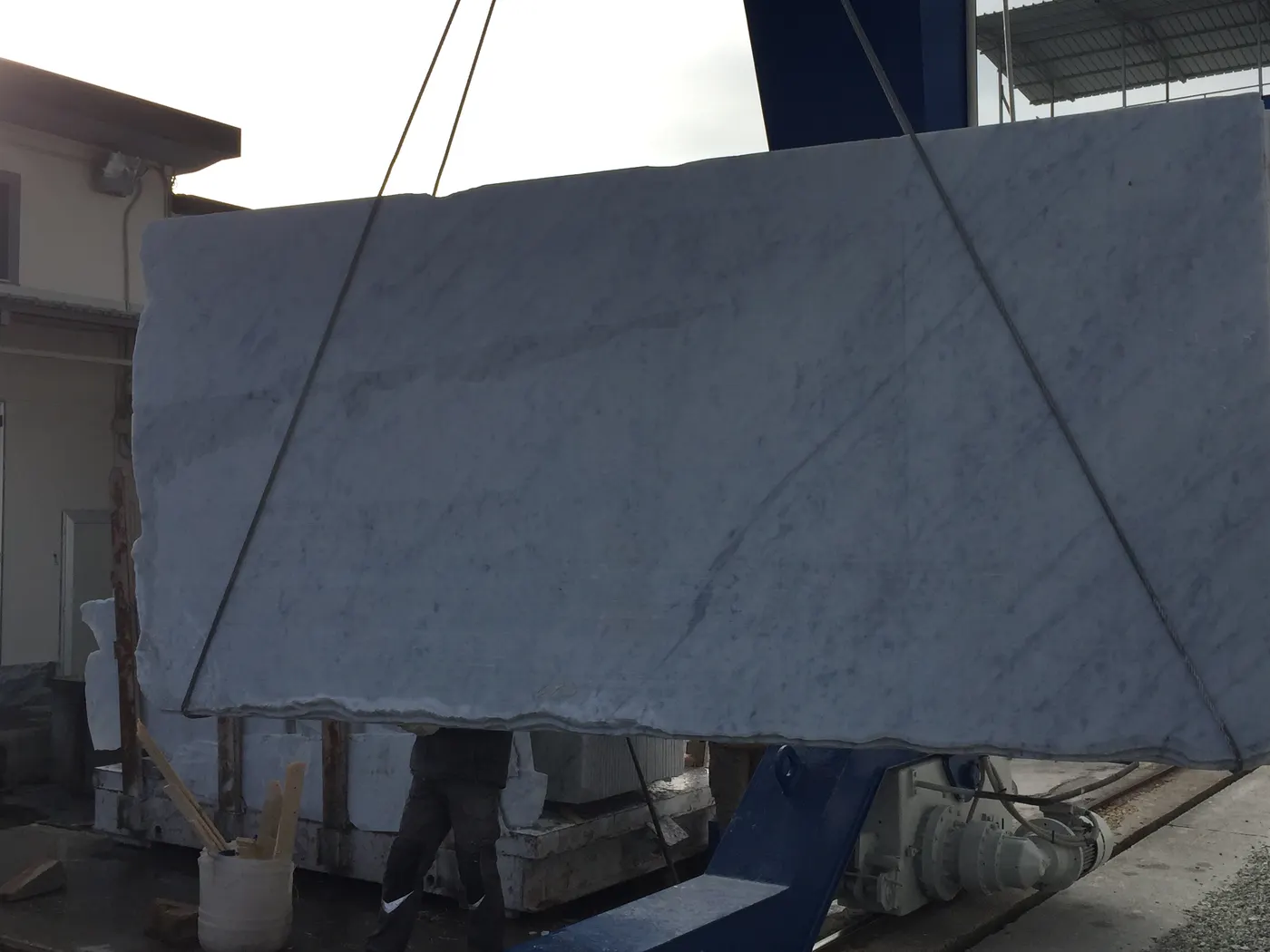 Bianco Carrara marble slab surface – Marmi di Carrara – charcoal, black (56)