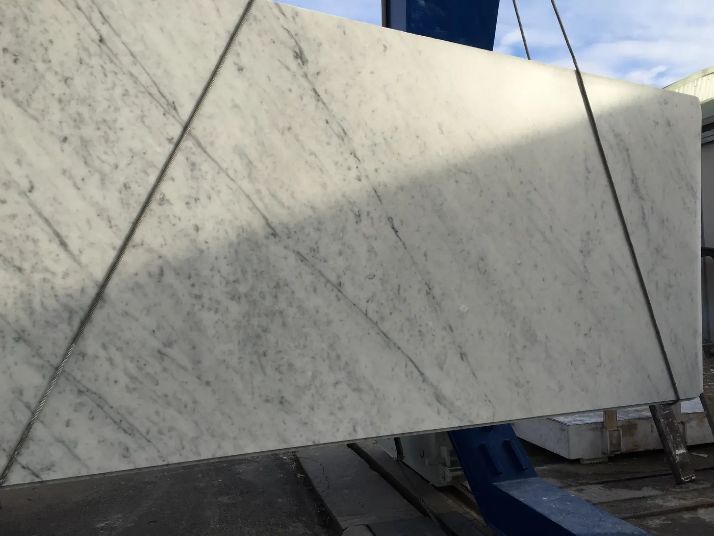 Bianco Carrara marmo, superficie di lastra – Marmi di Carrara – grigio, grigio chiaro (58)