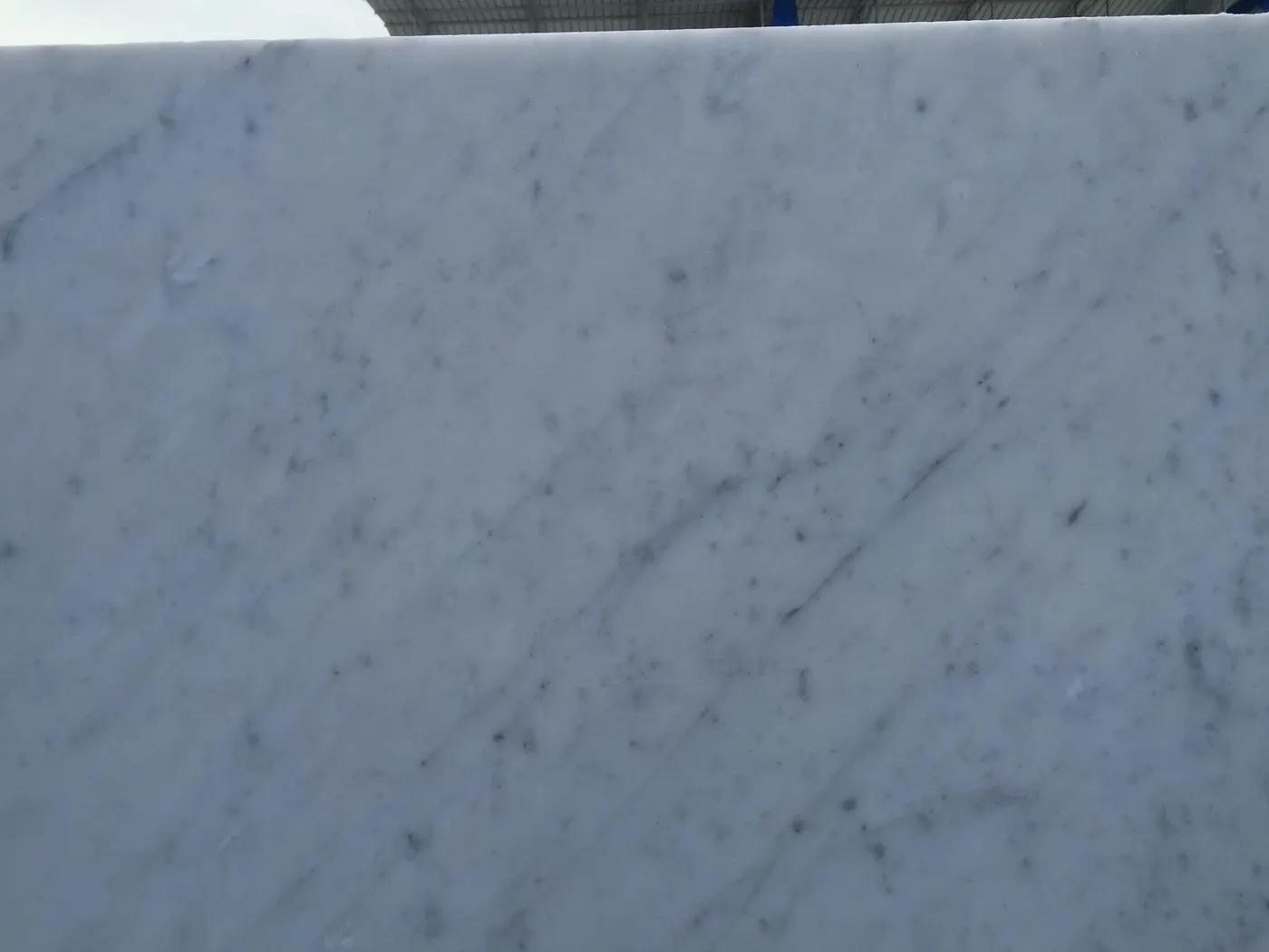 Bianco Carrara marbre, surface de dalle – Marmi di Carrara – gris, violet (66)