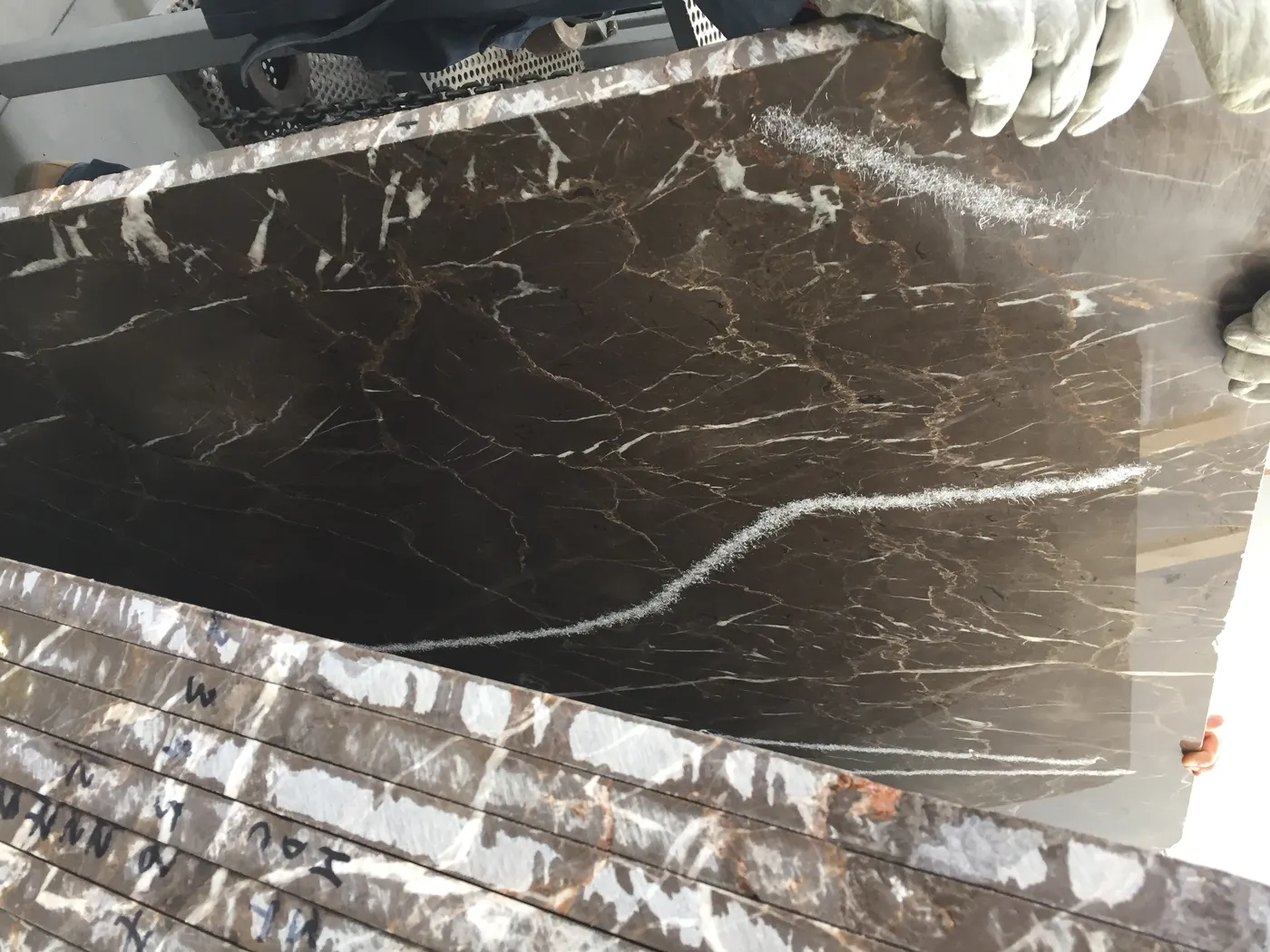 Bianco Carrara мрамор, поверхность плиты – Marmi di Carrara – антрацитовый, серый (70)