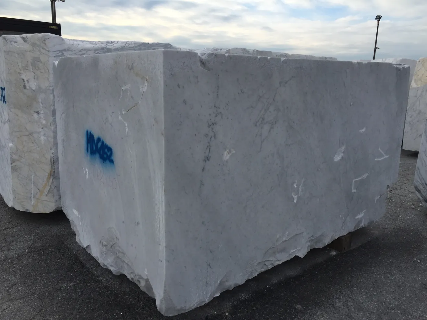 Bianco Carrara мрамор, поверхность плиты – Marmi di Carrara – зелёный, серый (74)