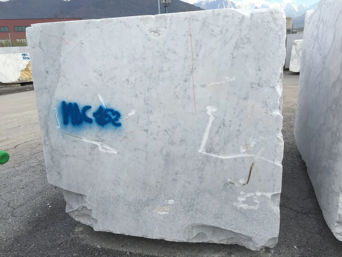 Bianco Carrara marmo, superficie di lastra – Marmi di Carrara – grigio chiaro, verde (75)