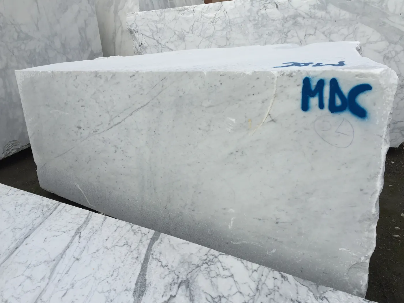 Bianco Carrara мрамор, поверхность плиты – Marmi di Carrara – светло-серый, серый (76)
