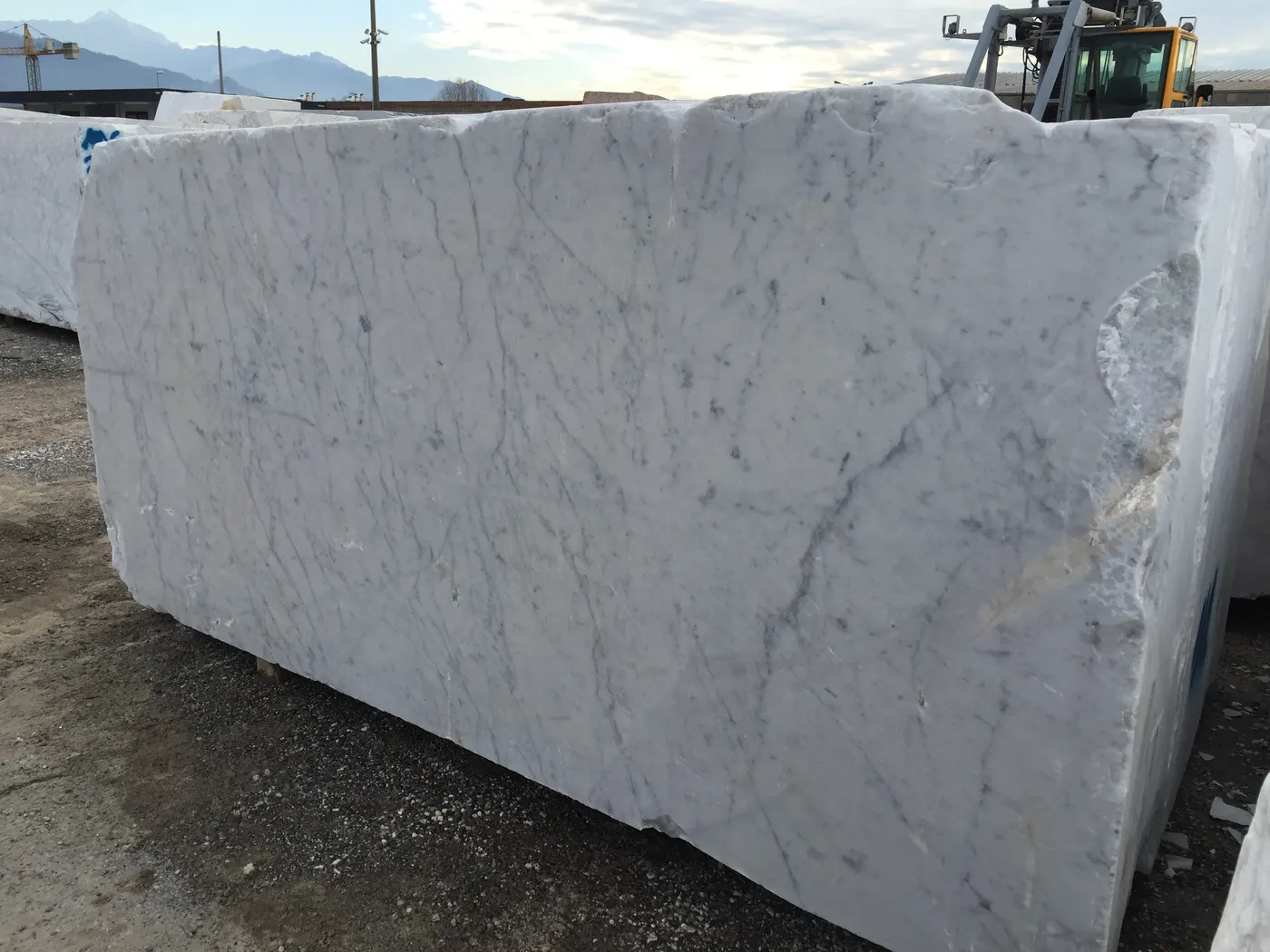 Bianco Carrara marbre, surface de dalle – Marmi di Carrara – gris, anthracite (80)
