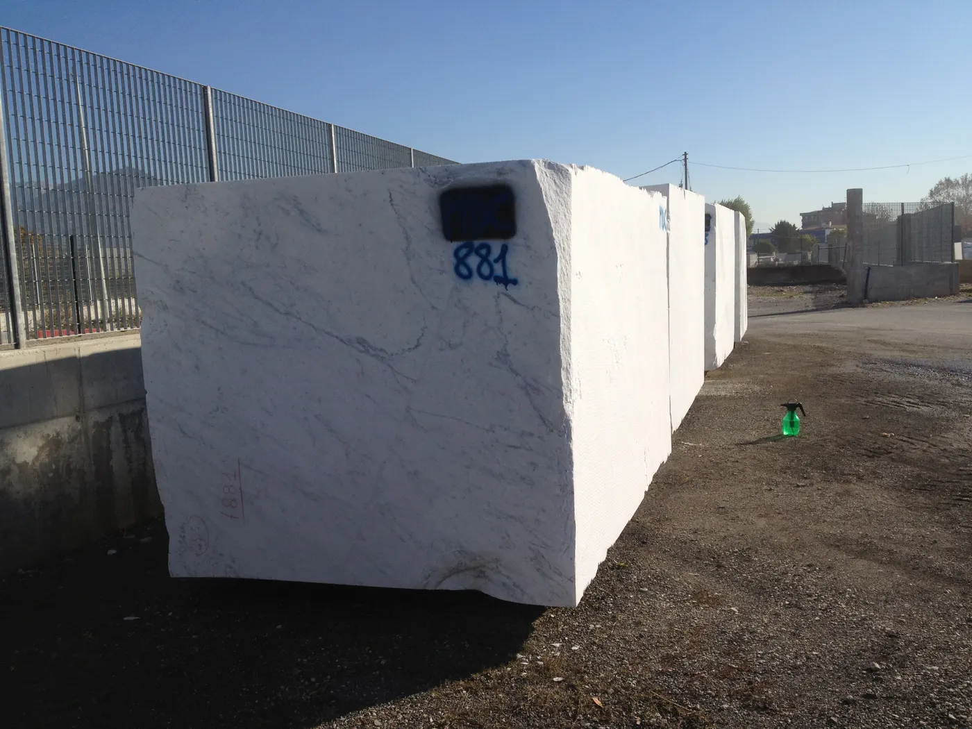 Bianco Carrara marble slab surface – Marmi di Carrara – charcoal, violet (9)