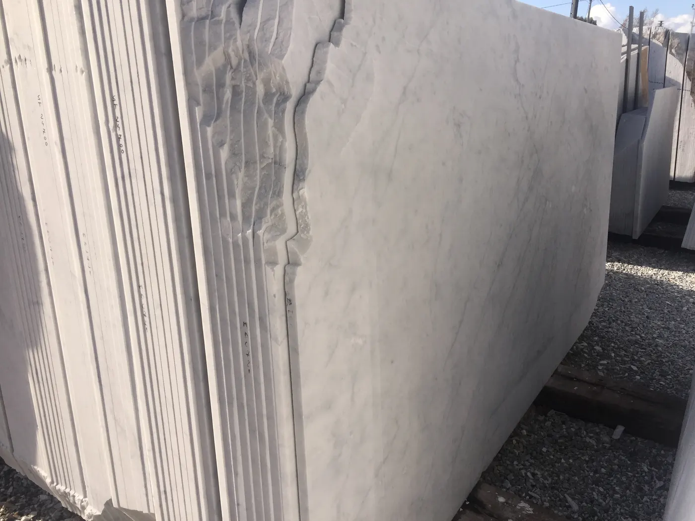 Bianco Carrara C marmo, superficie di lastra – Marmi di Carrara – grigio chiaro, grigio (1)