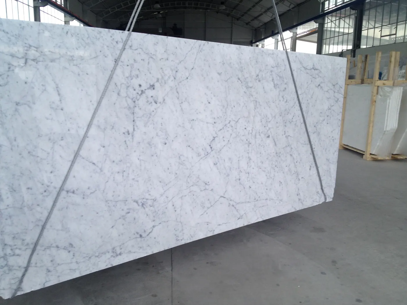 Bianco Carrara C мрамор, поверхность плиты – Marmi di Carrara – светло-серый, антрацитовый (10)