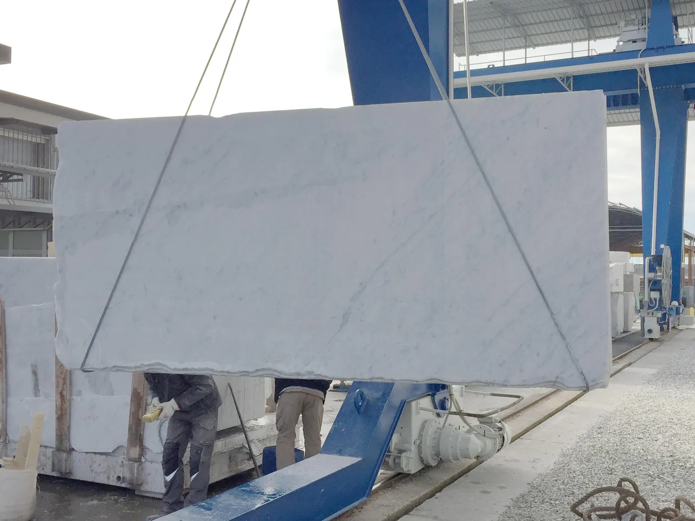 Bianco Carrara C marble slab surface – Marmi di Carrara – light grey, grey (11)