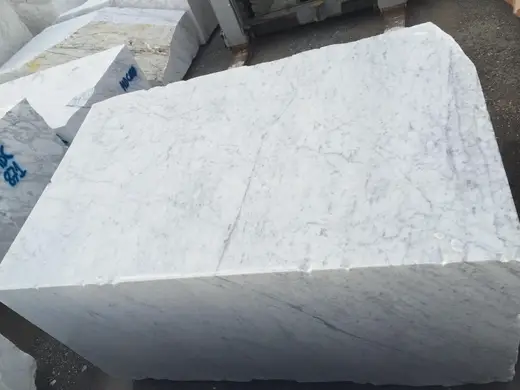 Bianco Carrara C marble quarry block – Marmi di Carrara – ivory, charcoal (14)