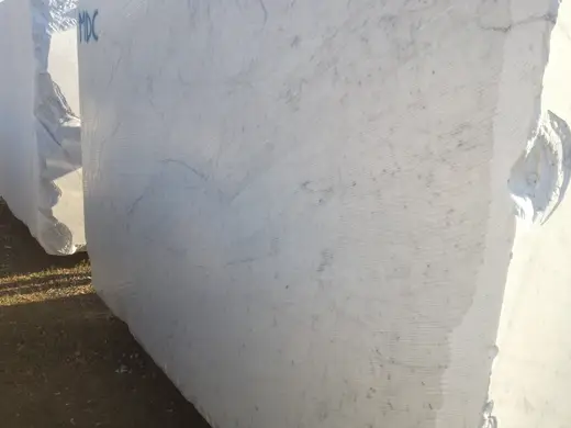 Bianco Carrara C marble slab surface – Marmi di Carrara – light grey, grey (16)