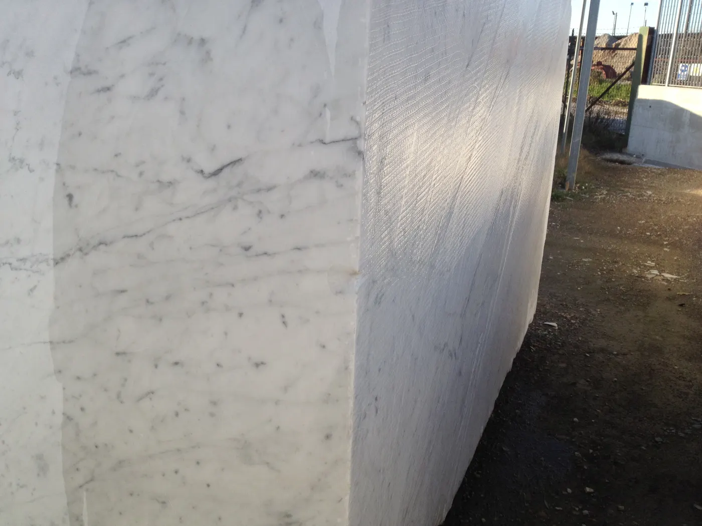 Bianco Carrara C мрамор, поверхность плиты – Marmi di Carrara – светло-серый, антрацитовый (22)