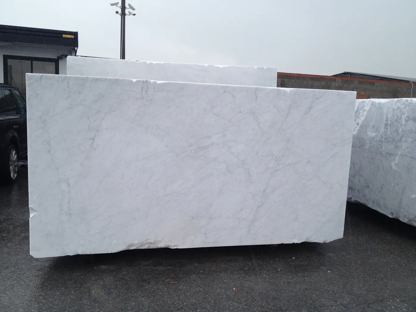 Bianco Carrara C Marmor, Steinbruchblock – Marmi di Carrara – hellgrau, anthrazit (31)