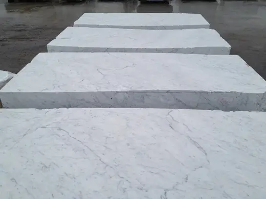Bianco Carrara C marble quarry block – Marmi di Carrara – light grey, green (33)
