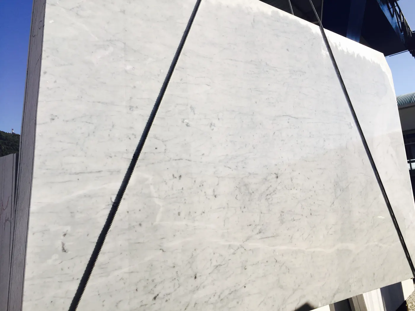 Bianco Carrara C marbre, surface de dalle – Marmi di Carrara – ivoire, gris clair (36)