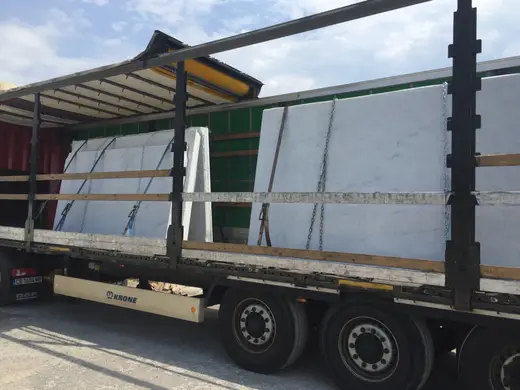 Bianco Carrara C marmo, superficie di lastra – Marmi di Carrara – nero, grigio (4)