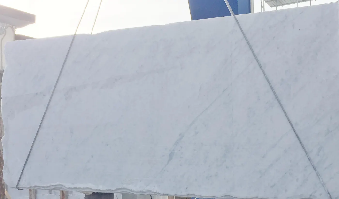 Bianco Carrara C mármol, superficie de losa – Marmi di Carrara – gris claro, marfil (46)