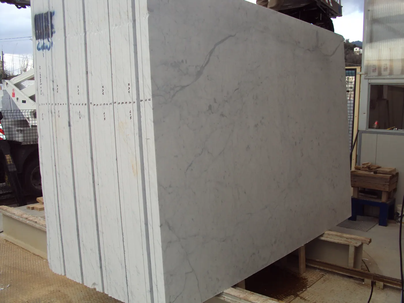Bianco Carrara C marbre, surface de dalle – Marmi di Carrara – vert, gris clair (48)