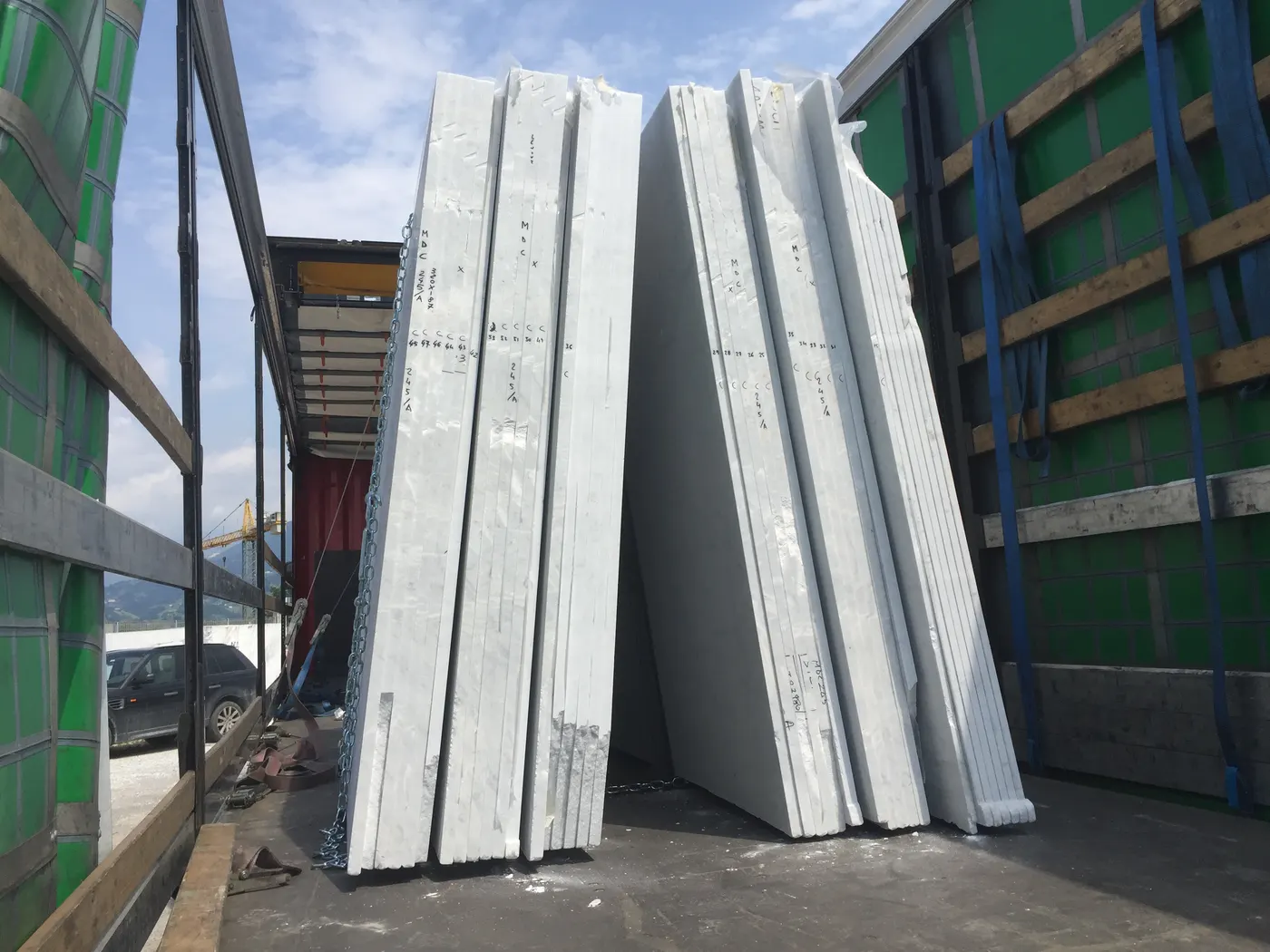 Bianco Carrara C marmo, superficie di lastra – Marmi di Carrara – antracite, nero (5)