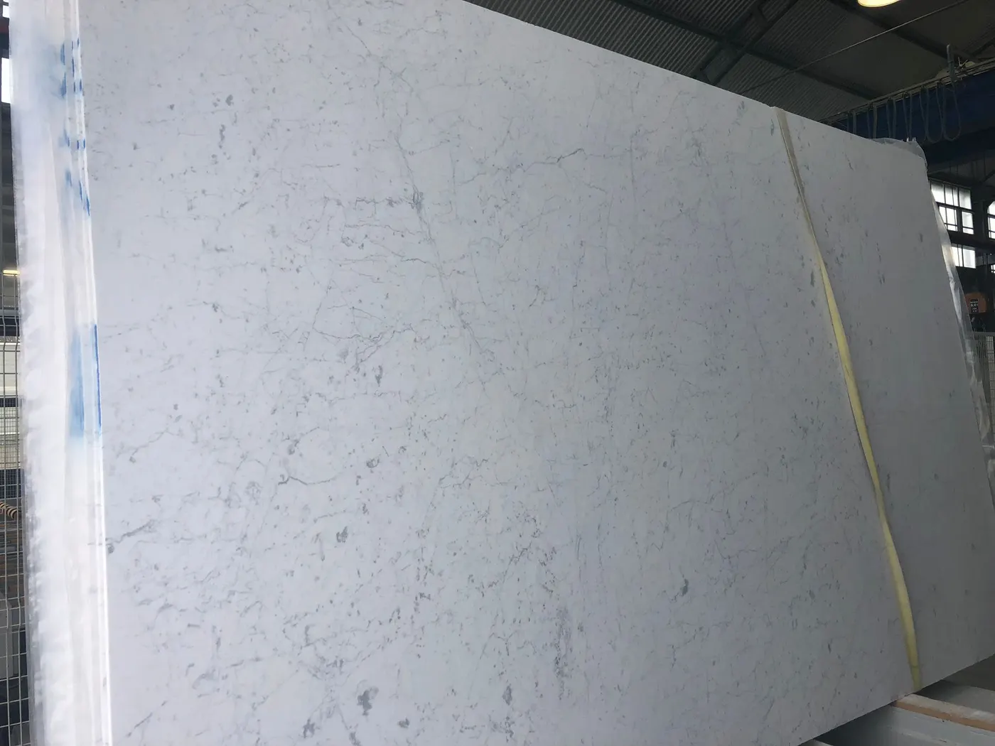 Bianco Carrara C marmo, superficie di lastra – Marmi di Carrara – grigio chiaro, grigio (65)