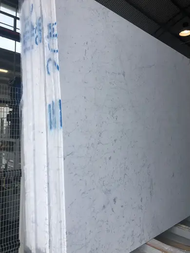Bianco Carrara C marble surface detail – Marmi di Carrara – light grey, grey (66)