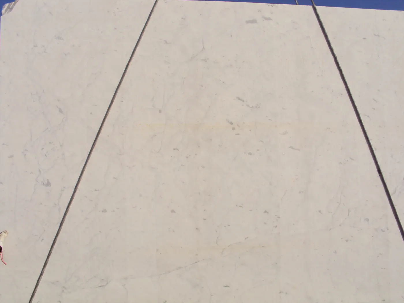 Bianco Carrara C marbre, surface de dalle – Marmi di Carrara – gris clair (73)