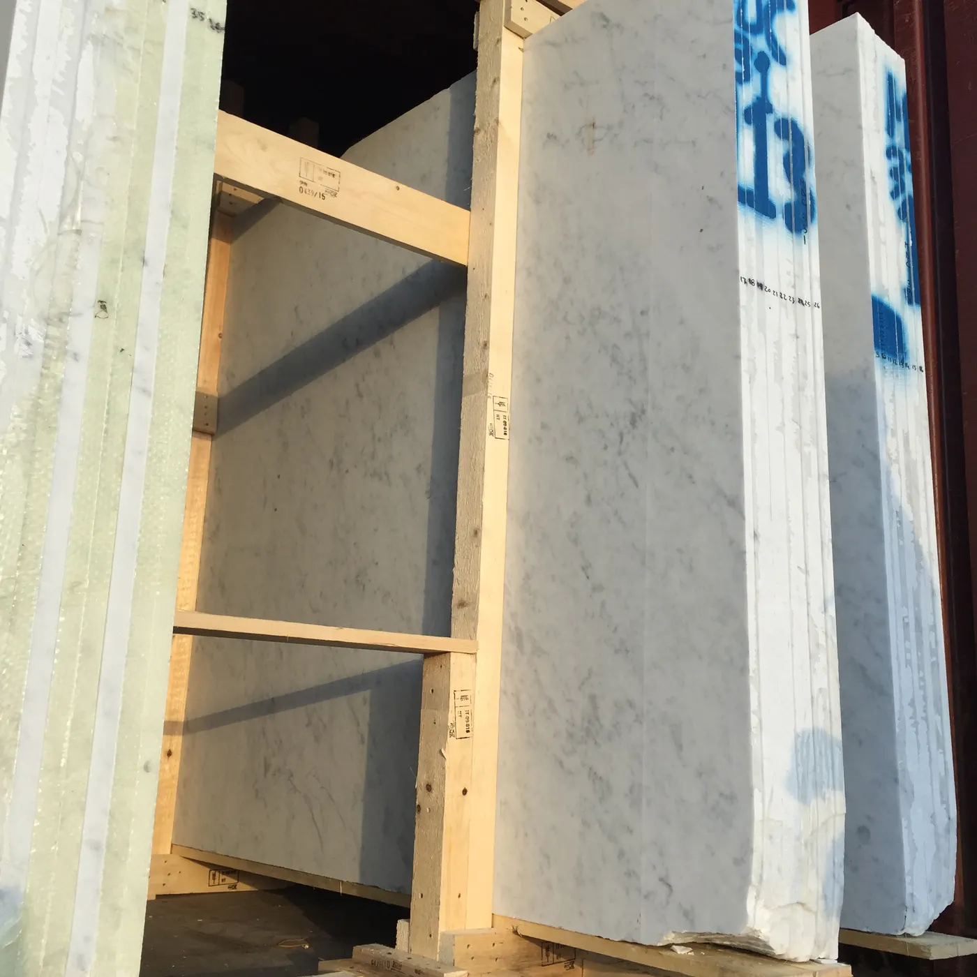 Bianco Carrara CD mármol, superficie de losa – Marmi di Carrara – marfil, gris (34)