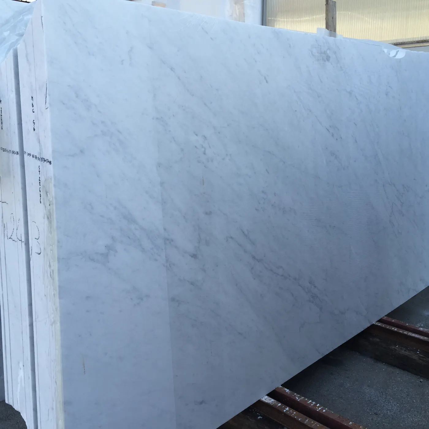 Bianco Carrara CD marmo, superficie di lastra – Marmi di Carrara – grigio chiaro, grigio (35)
