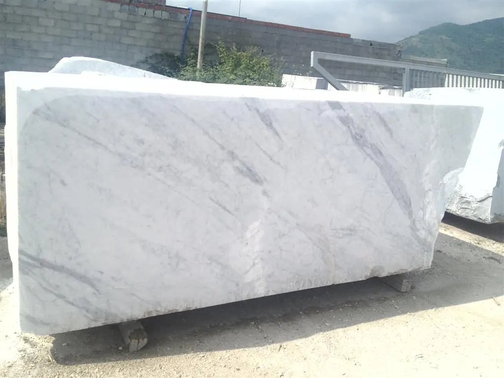 Bianco Carrara CD мрамор, карьерный блок – Marmi di Carrara – слоновая кость, зелёный (49)