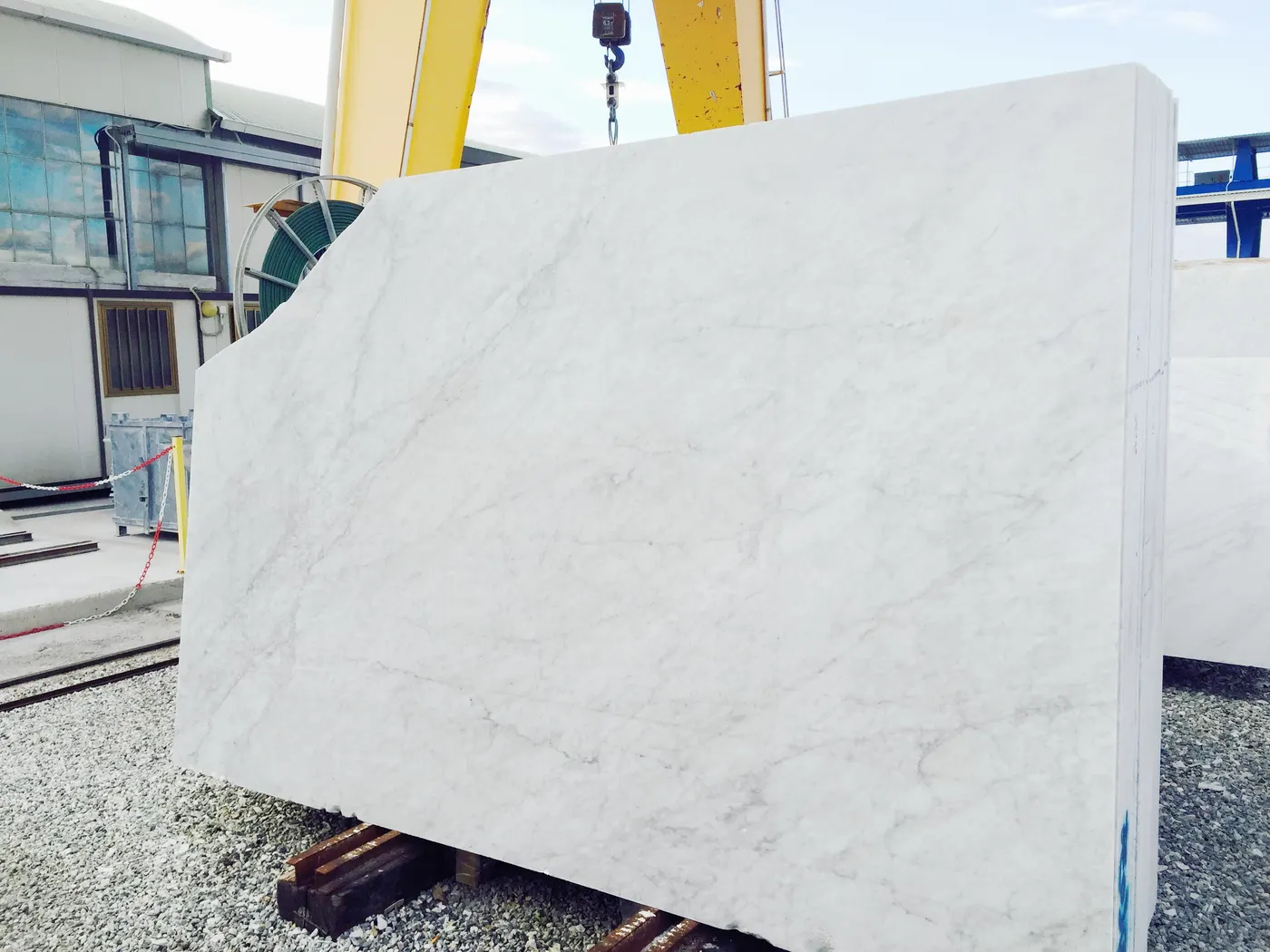 Bianco Carrara CD marbre, surface de dalle – Marmi di Carrara – ivoire, gris (60)