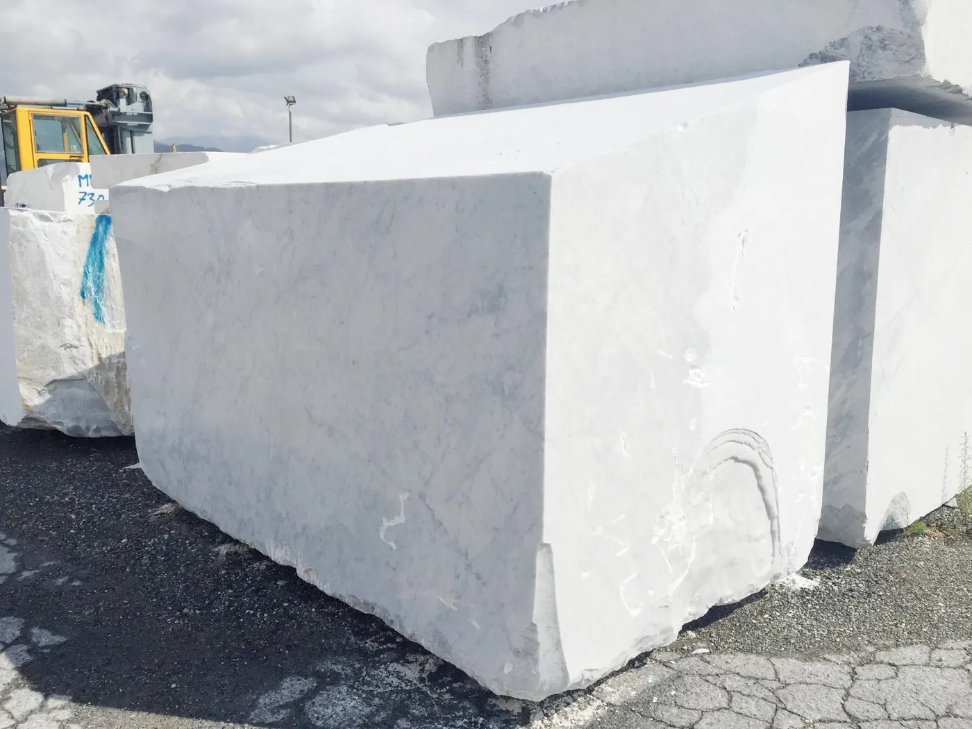 Bianco Carrara CD marmo, superficie di lastra – Marmi di Carrara – grigio chiaro, bianco (80)