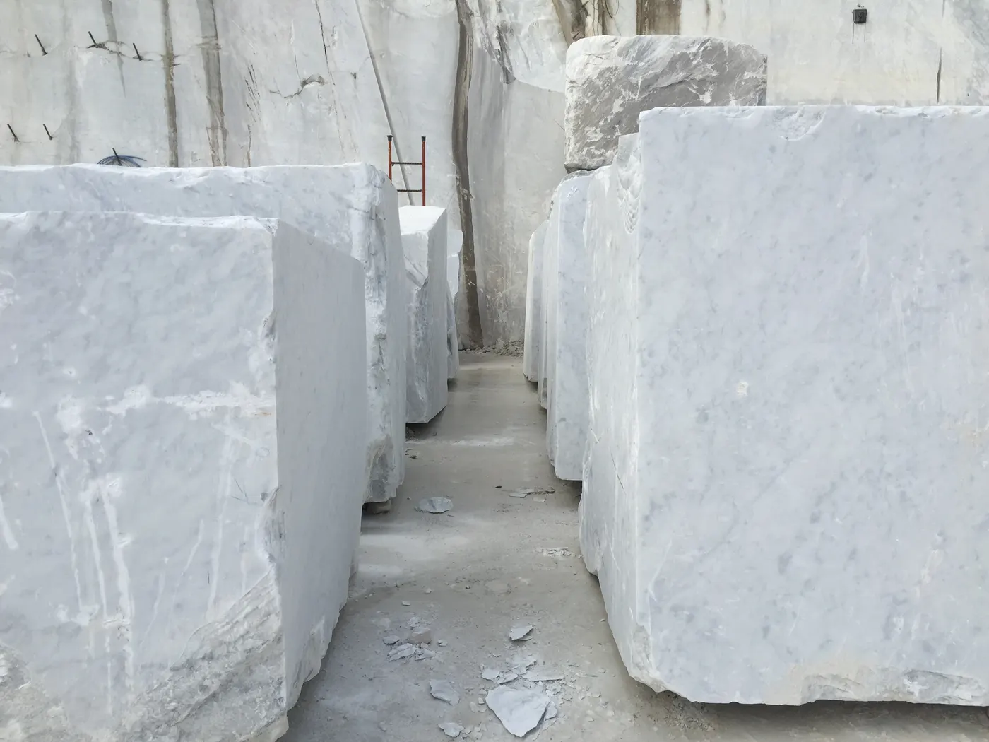 Bianco Gioia Marmor, Steinbruchansicht – Marmi di Carrara – hellgrau, grau (11)