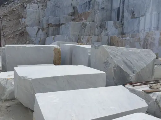 Bianco Gioia marmo, veduta di cava – Marmi di Carrara – viola, grigio (16)