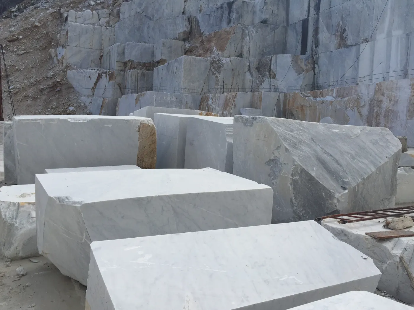 Bianco Gioia мрамор, вид карьера – Marmi di Carrara – фиолетовый, серый (16)