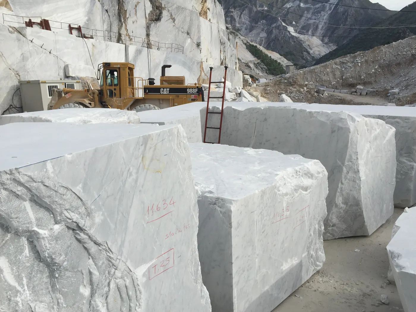 Bianco Gioia marmo, veduta di cava – Marmi di Carrara – grigio chiaro, verde (17)