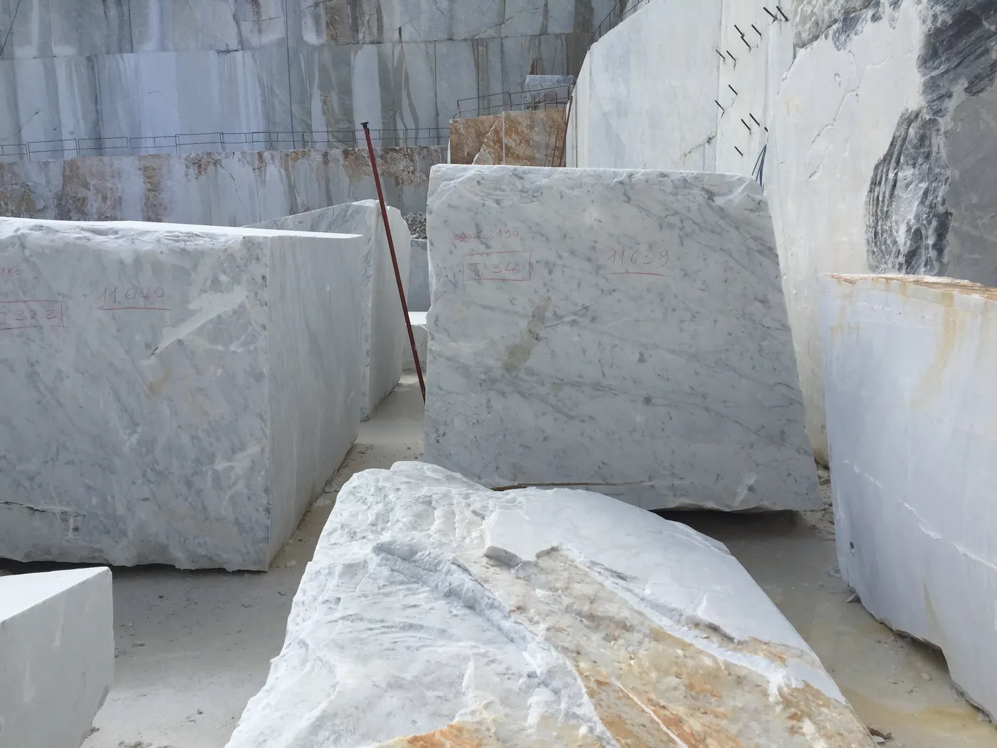 Bianco Gioia marbre, vue de carrière – Marmi di Carrara – gris clair, gris (22)