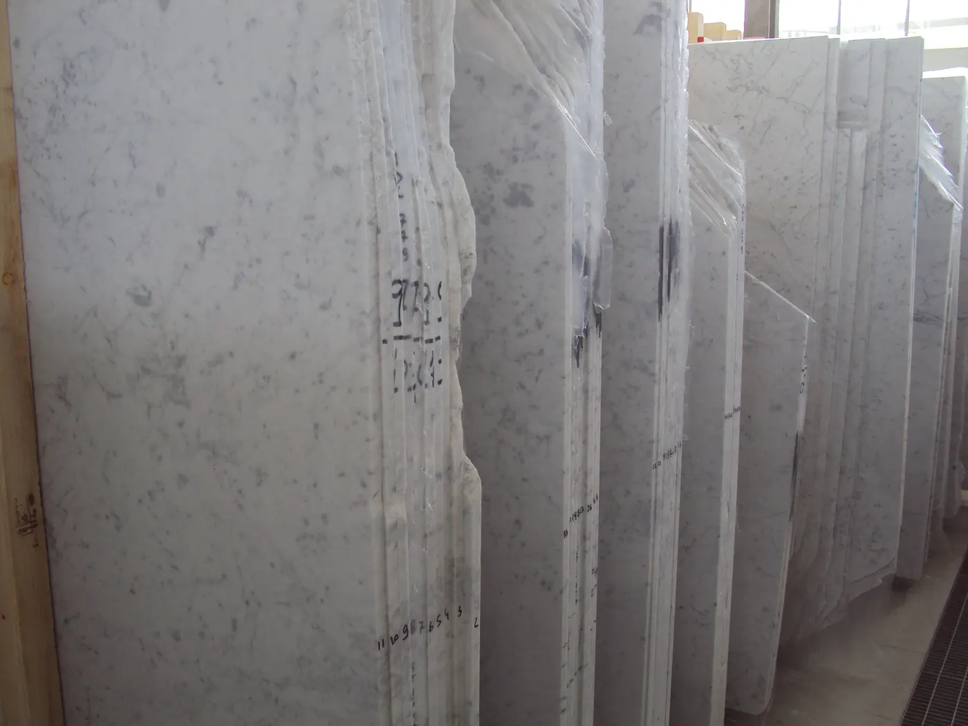 Bianco Gioia marbre, surface de dalle – Marmi di Carrara – gris, violet (39)