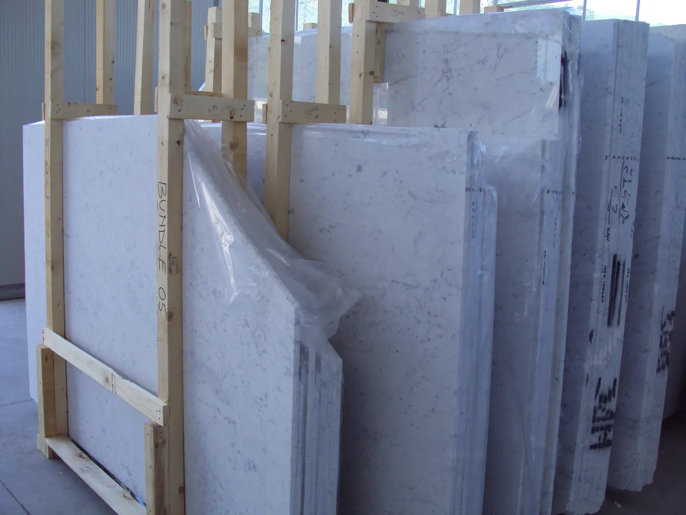Bianco Gioia Marmor, Plattenoberfläche – Marmi di Carrara – grau, violett (44)